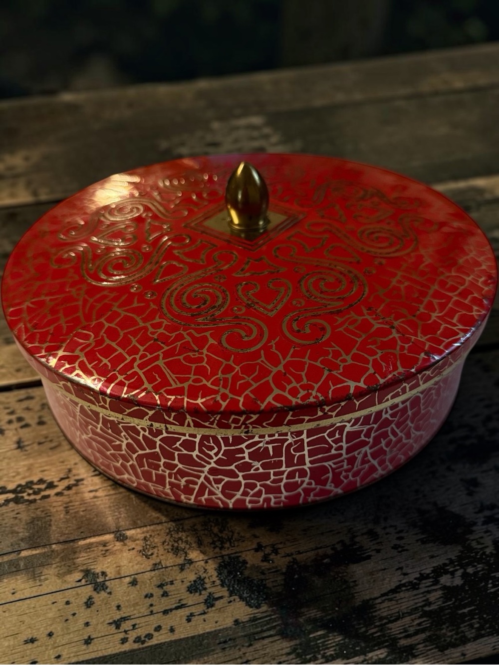 VTG:Daher 1950’s-1960’s Tin From England Crackle Finish/red & gold & gold knob